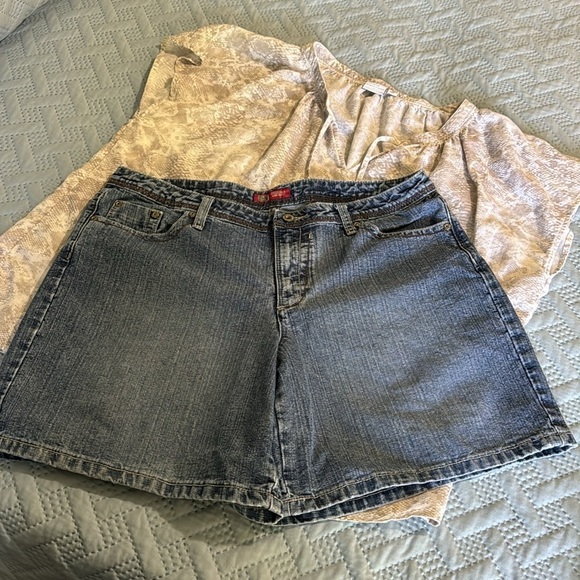 Shorts and Top - Picture 1 of 8